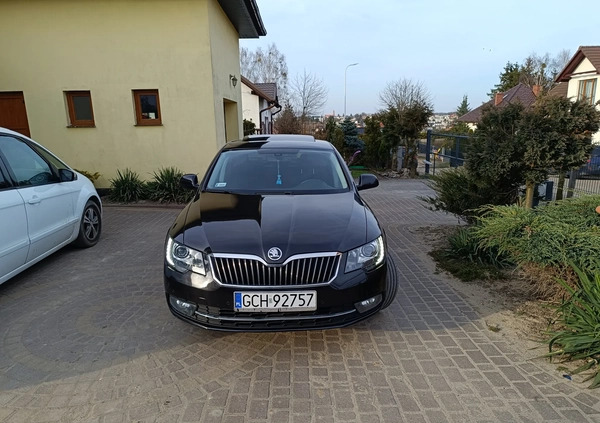 Skoda Superb cena 43900 przebieg: 300000, rok produkcji 2013 z Chojnice małe 301